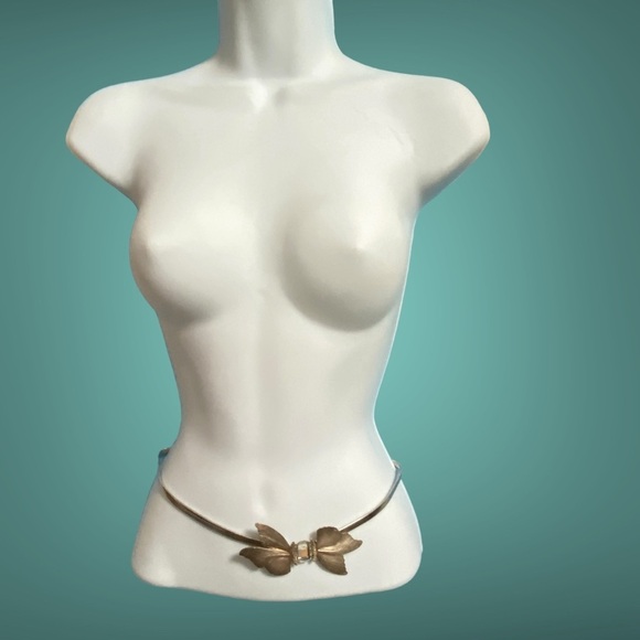 Silver Tone Flower Stretch Belt - Picture 10 of 10